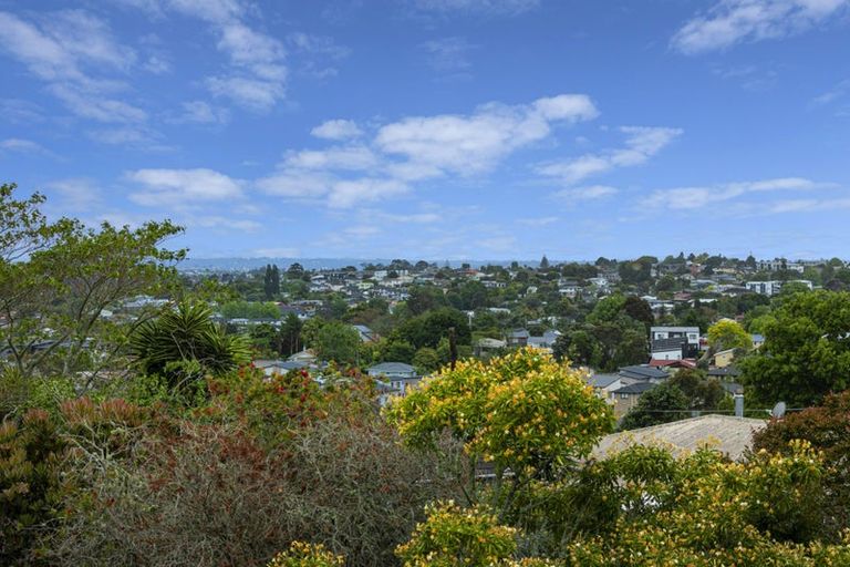 Photo of property in 9 Denver Avenue, Sunnyvale, Auckland, 0612