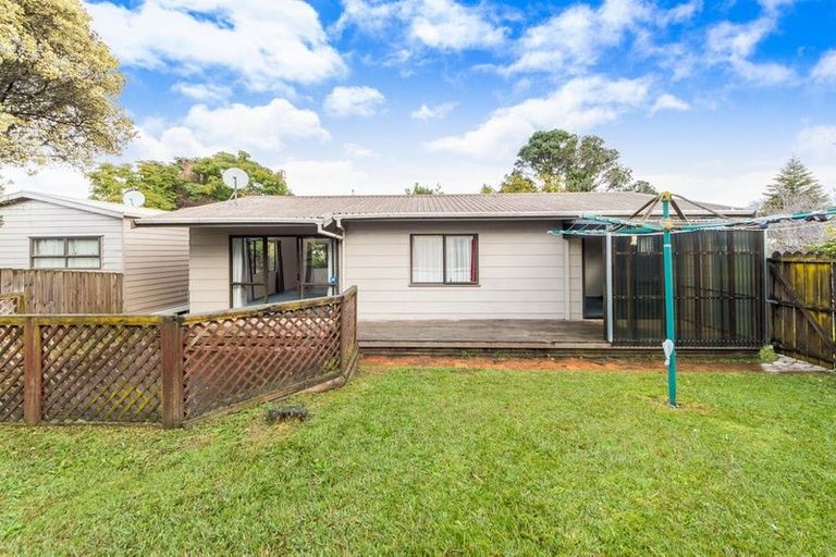 Photo of property in 3 Thalia Place, Totara Vale, Auckland, 0629