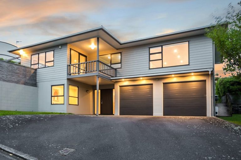 Photo of property in 5 The Top Gallant, Whitby, Porirua, 5024