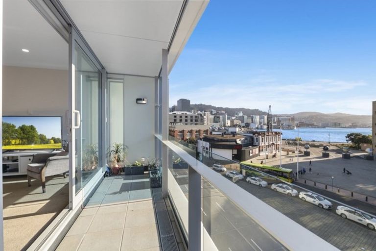 Photo of property in Portal Apartments, 4a/42 Cable Street, Te Aro, Wellington, 6011