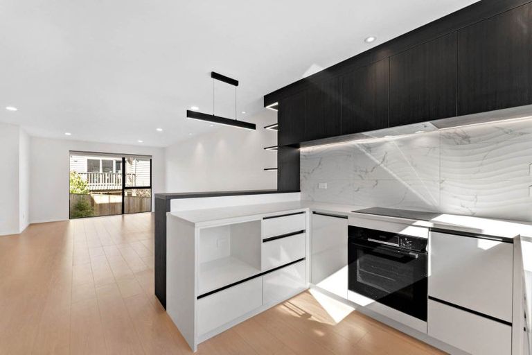 Photo of property in 11c Bowman Road, Forrest Hill, Auckland, 0620