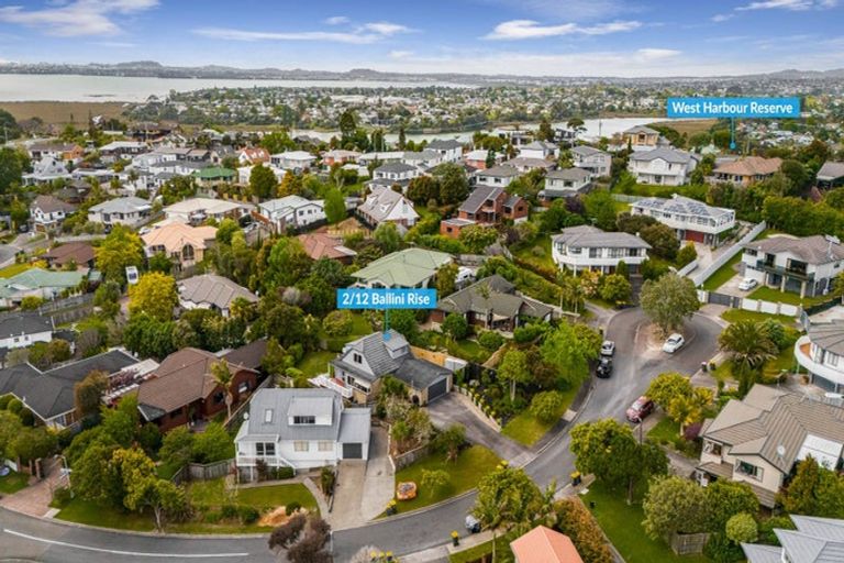 Photo of property in 1/12 Ballini Rise, West Harbour, Auckland, 0618