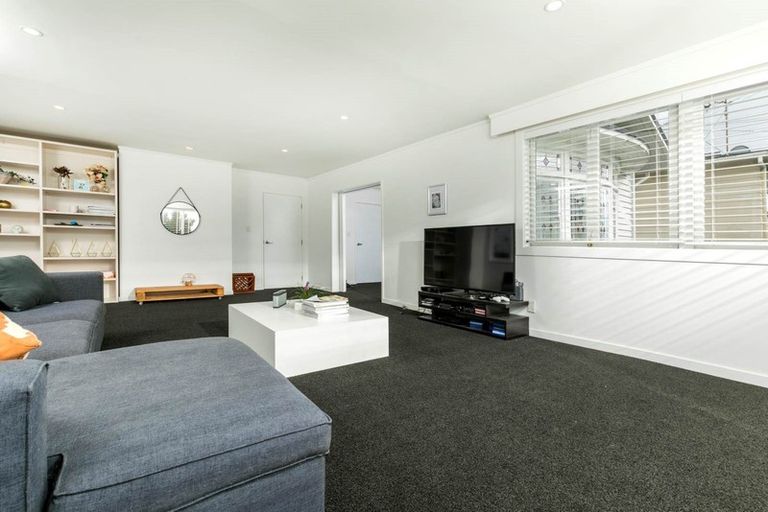 Photo of property in 24 Sulphur Beach Road, Northcote Point, Auckland, 0627