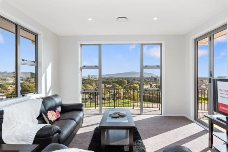 Photo of property in 99 Kakariki Grove, Waikanae, 5036