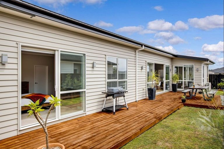 Photo of property in 15 Remana Crescent, Huapai, Kumeu, 0810