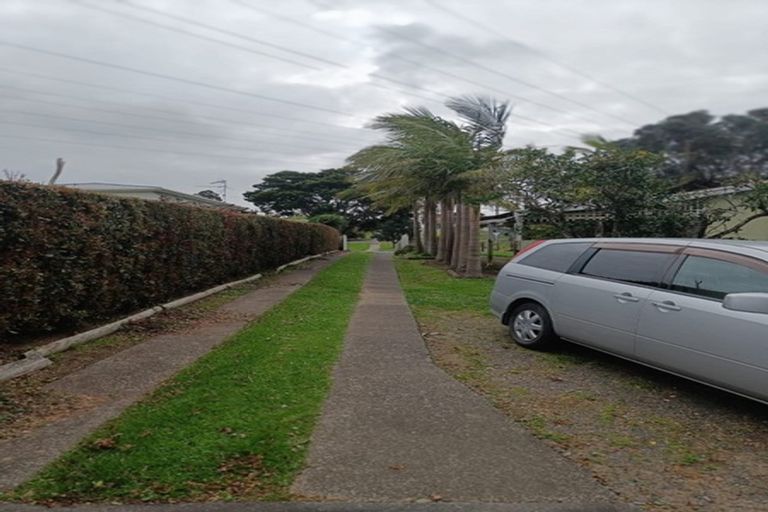 Photo of property in 105 Archibald Road, Kelston, Auckland, 0602