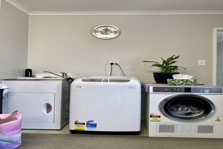 Photo of property in 6 Cory Jane Grove, Riverstone Terraces, Upper Hutt, 5018