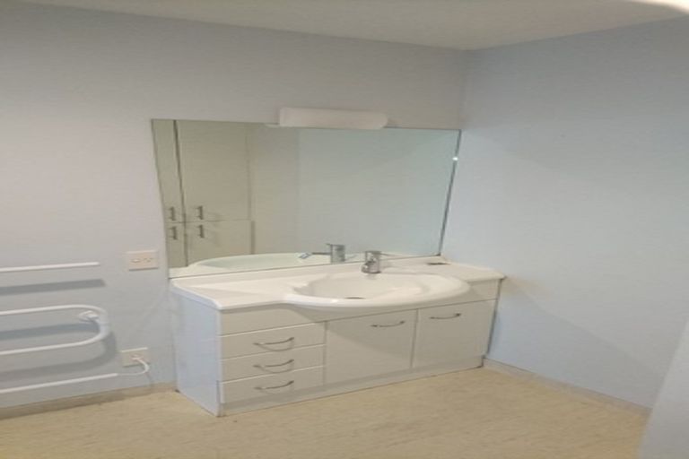 Photo of property in Terrace Heights Apartments, 2/163p The Terrace, Wellington Central, Wellington, 6011