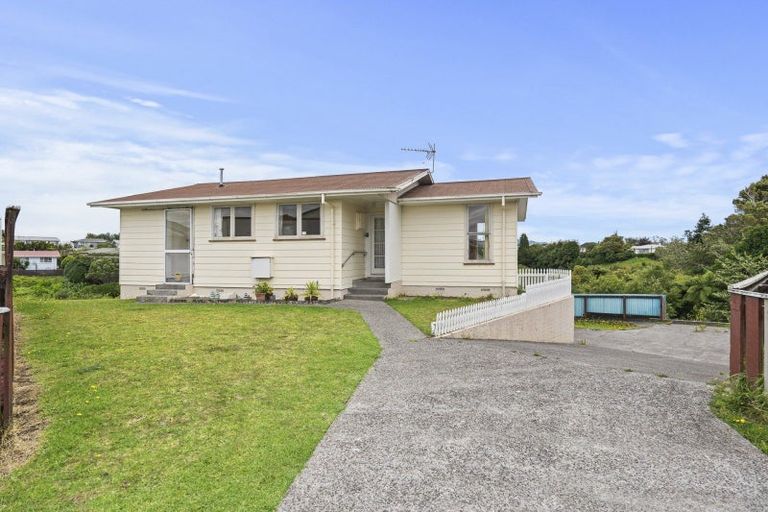 Photo of property in 8 Kelvin Place, Westown, New Plymouth, 4310
