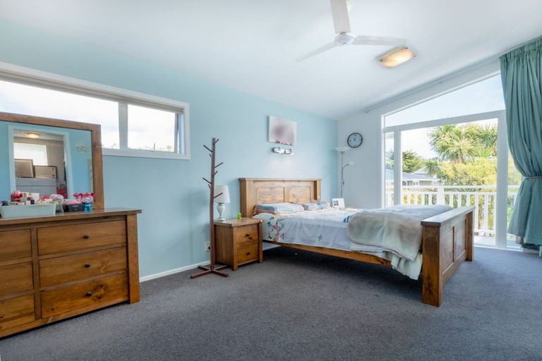 Photo of property in 63 Bassett Road, Johnsonville, Wellington, 6037