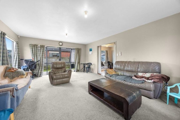 Photo of property in 2/49 Clevedon Road, Papakura, 2110