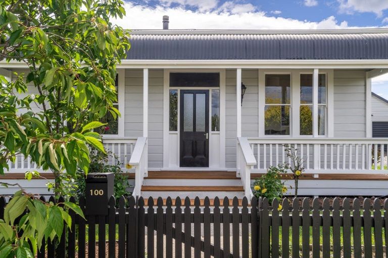 Photo of property in 100 Jellicoe Street, Martinborough, 5711