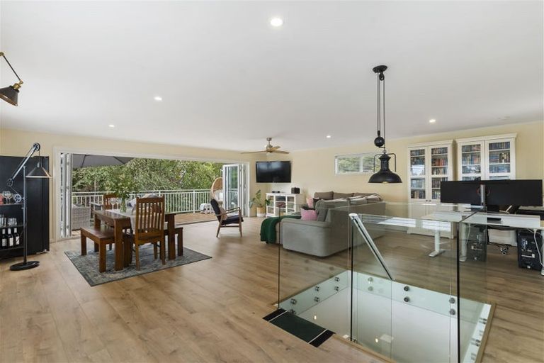 Photo of property in 2/43a Stanley Point Road, Stanley Point, Auckland, 0624