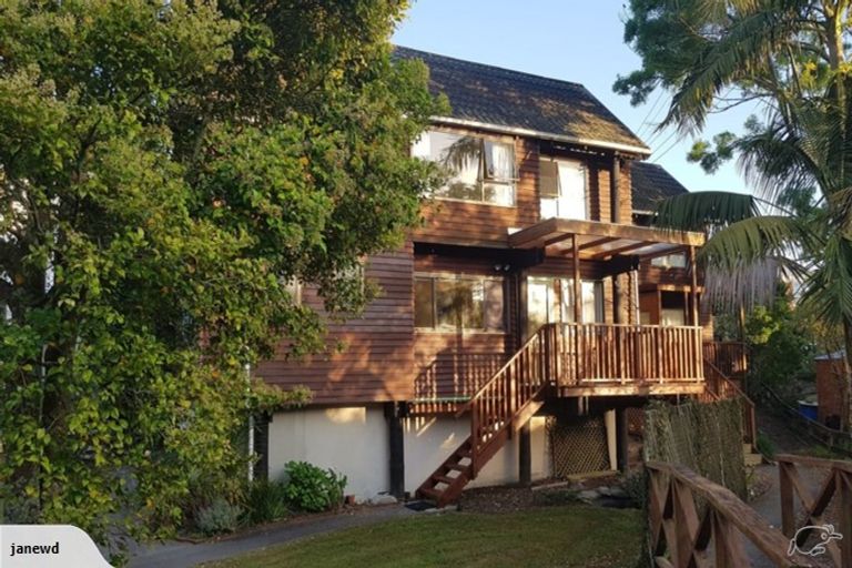 Photo of property in 1/17 Sandown Road, Rothesay Bay, Auckland, 0630