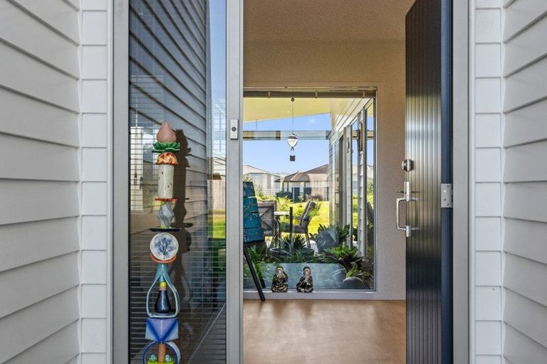 Photo of property in 9 Kamahi Place, One Tree Point, 0118