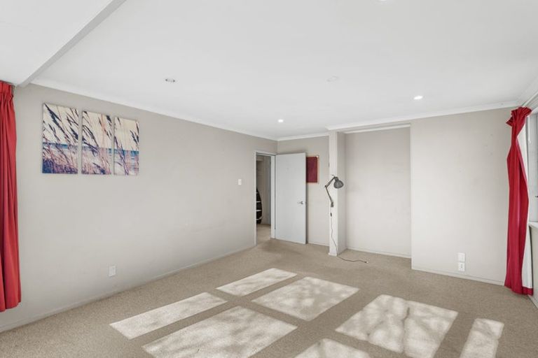Photo of property in 8 Ballantyne Avenue, Upper Riccarton, Christchurch, 8041