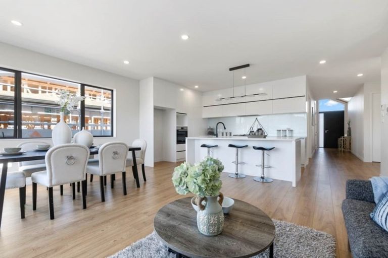 Photo of property in 32 Bine Crescent, Orewa, 0931