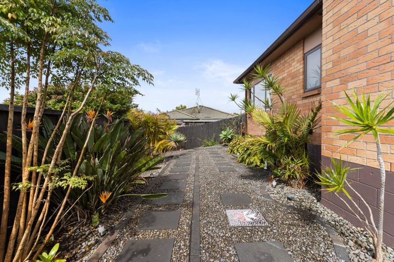 Photo of property in 53 Chesterfield Way, Orewa, 0931