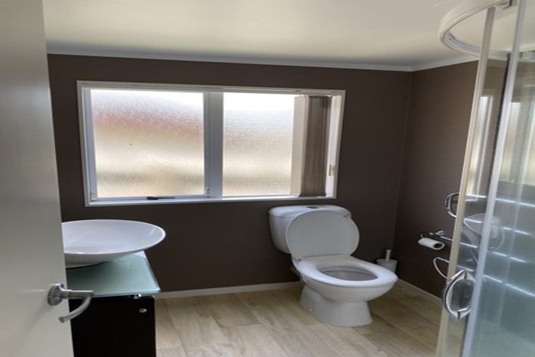 Photo of property in 57 View Road, Henderson, Auckland, 0612