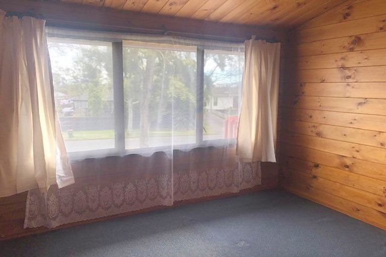 Photo of property in 30 Sikkim Crescent, Clover Park, Auckland, 2019