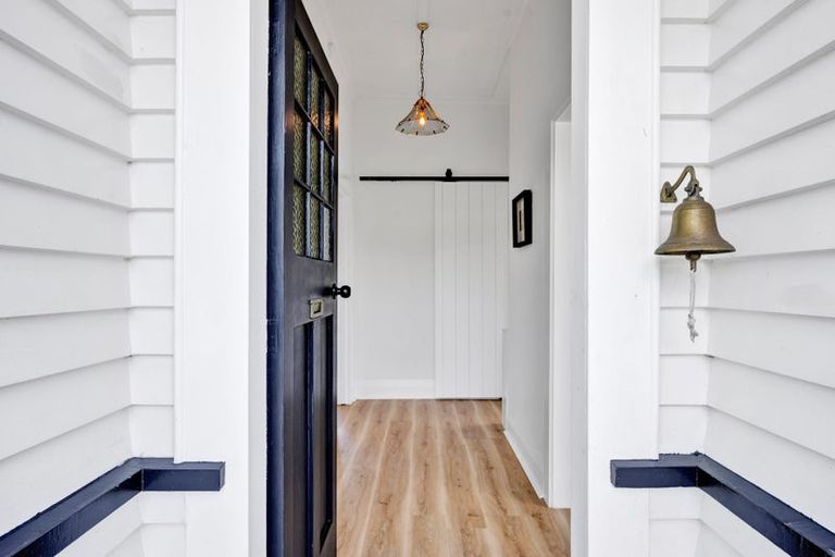 Photo of property in 9 Preston Street, Eltham, 4322