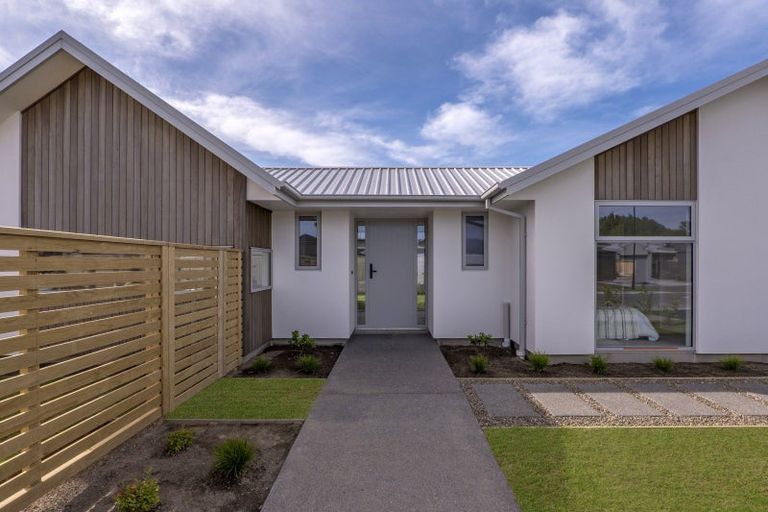 Photo of property in 39 River Stone Drive, Halswell, Christchurch, 8025