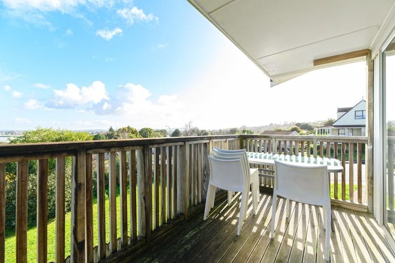 Photo of property in 2 April Place, Red Hill, Papakura, 2110