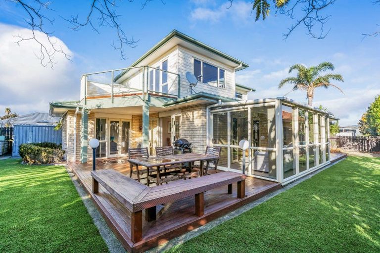 Photo of property in 22 Bermuda Place, One Tree Point, 0118