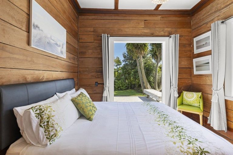 Photo of property in 22 Wallis Street, Raglan, 3225