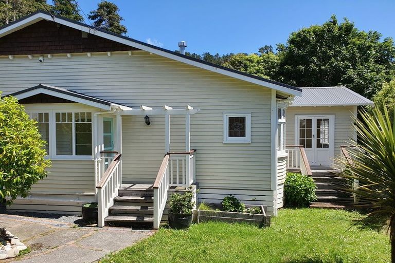 Photo of property in 434a Stokes Valley Road, Stokes Valley, Lower Hutt, 5019