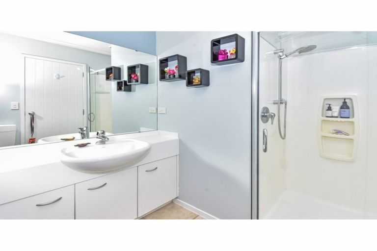 Photo of property in 69 Riverton Drive, Randwick Park, Auckland, 2105