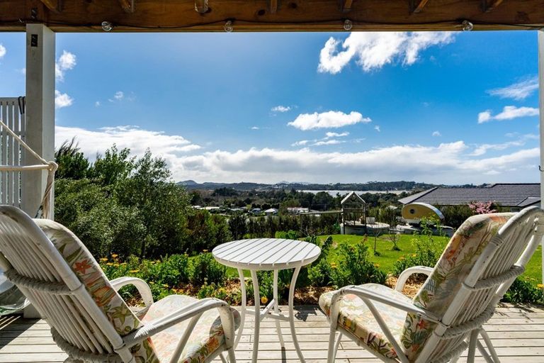 Photo of property in 8 Daphne Place, Mangawhai, 0505