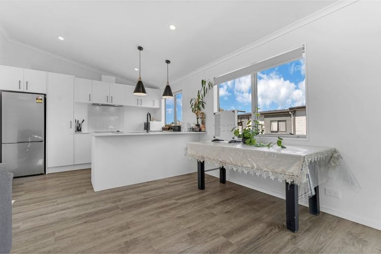 Photo of property in 13d Sealord Place, Clendon Park, Auckland, 2103