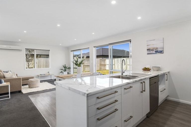 Photo of property in 11 Batty Street, Papamoa Beach, Papamoa, 3118