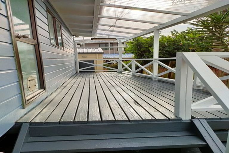 Photo of property in 1/9 Titoki Street, Te Atatu Peninsula, Auckland, 0610