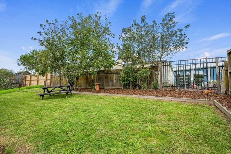 Photo of property in 2/131 Lynn Road, Bayview, Auckland, 0629