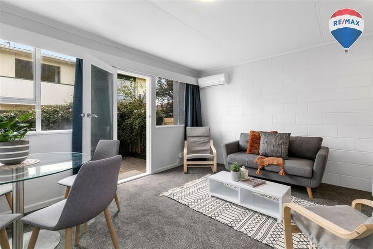 Photo of property in 2/100 Martin Street, Wallaceville, Upper Hutt, 5018