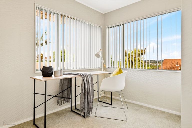 Photo of property in 10 Suncrest Drive, West Harbour, Auckland, 0618