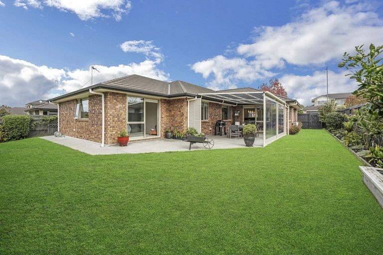 Photo of property in 11 Murray Becroft Avenue, Henderson Valley, Auckland, 0612