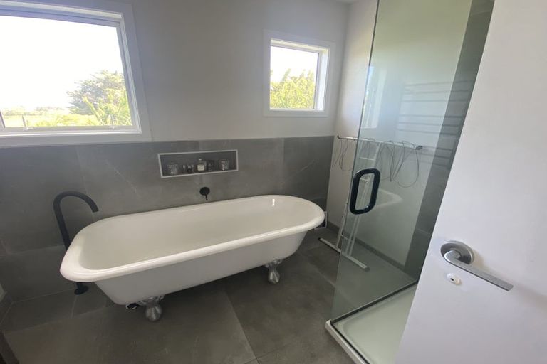 Photo of property in 11a River Road, Te Atatu Peninsula, Auckland, 0610