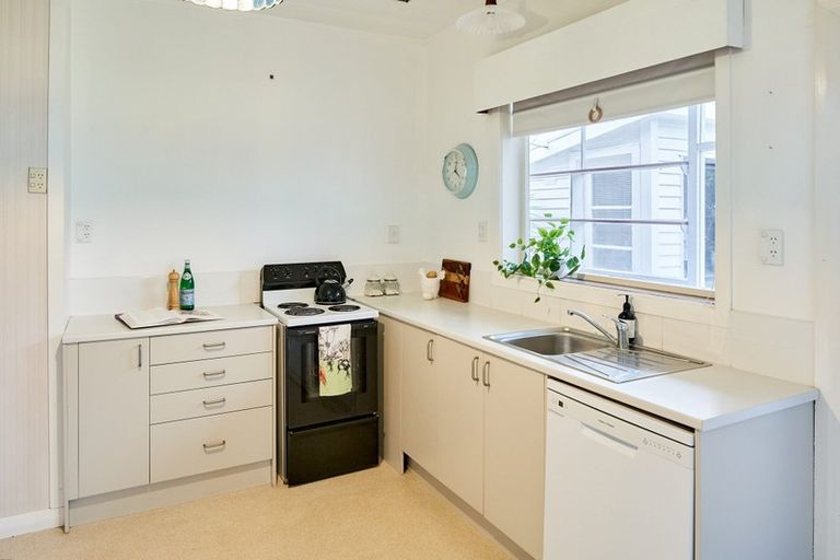 Photo of property in 246 Muritai Road, Eastbourne, Lower Hutt, 5013