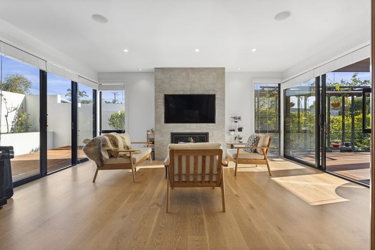 Photo of property in 37 Lake Pupuke Drive, Takapuna, Auckland, 0622