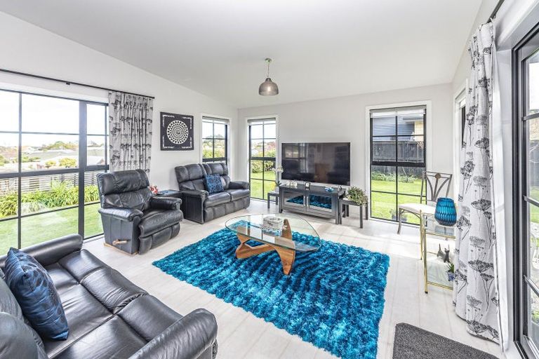 Photo of property in 8 Lithgow Drive, Otamatea, Whanganui, 4500