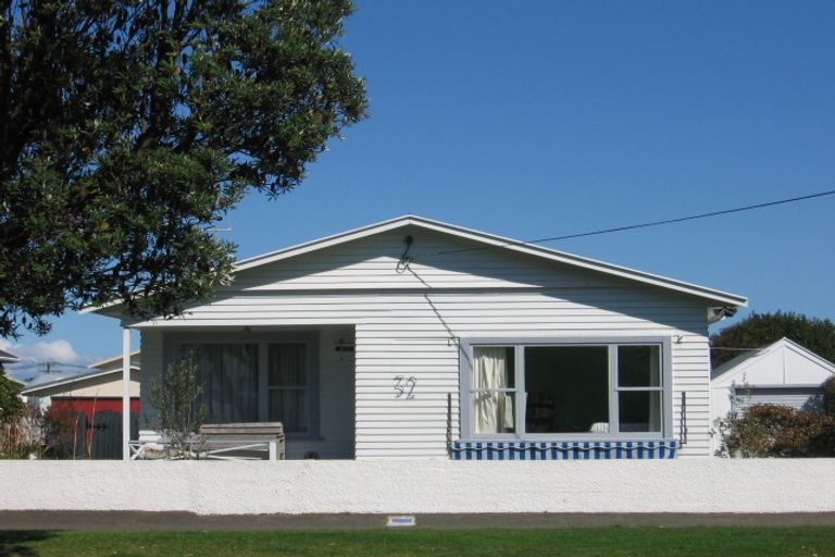 Photo of property in 32 Robinson Street, Foxton, 4814