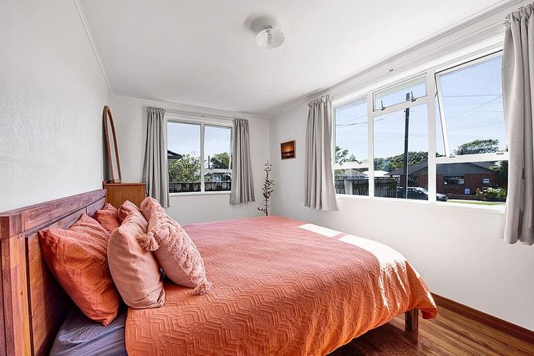 Photo of property in 62 Lismore Street, Merrilands, New Plymouth, 4312