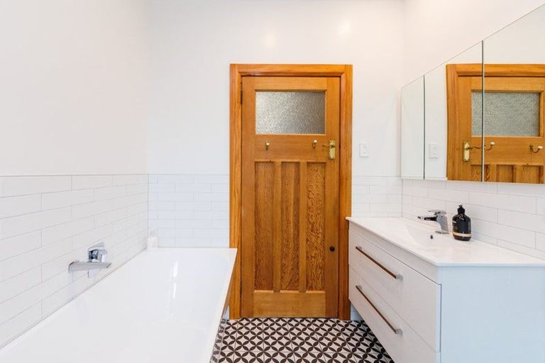 Photo of property in 11 Palm Avenue, Hokowhitu, Palmerston North, 4410