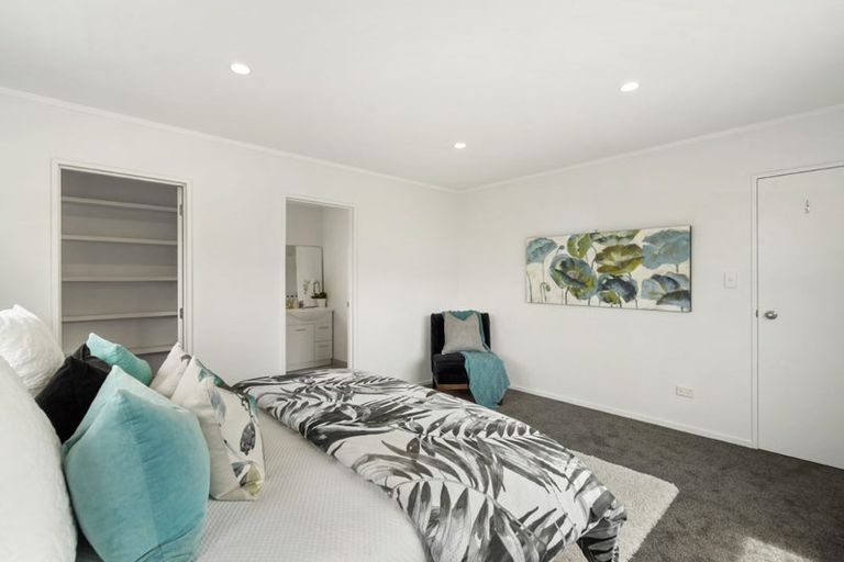 Photo of property in 2/26 Blenheim Street, Glenfield, Auckland, 0629