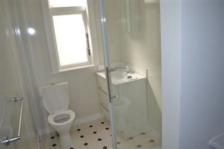 Photo of property in 19 Austin Street, Mount Victoria, Wellington, 6011