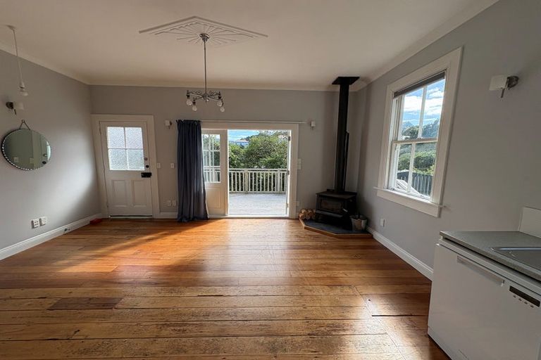 Photo of property in 30a Sutherland Crescent, Melrose, Wellington, 6023