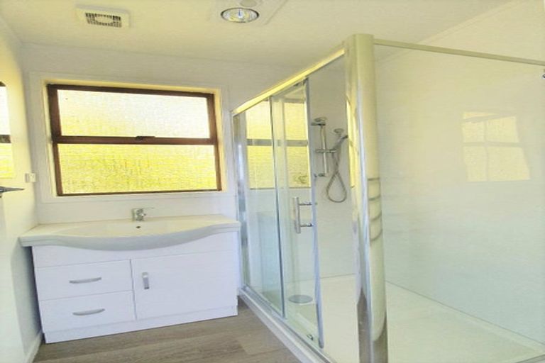 Photo of property in 19 Glen Norman Avenue, Henderson, Auckland, 0610